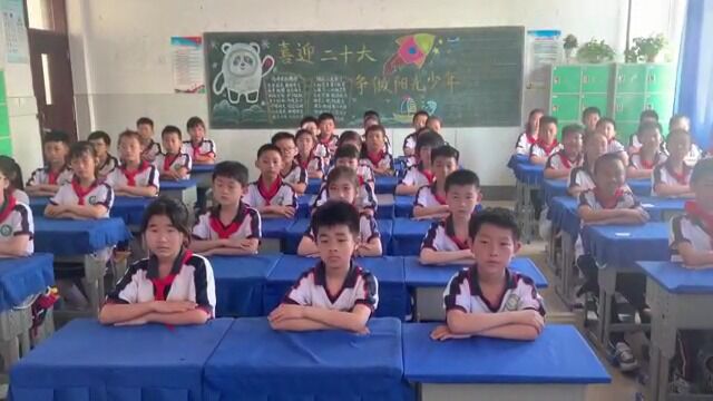 明珠路小学四年级五班防溺水手势舞展示