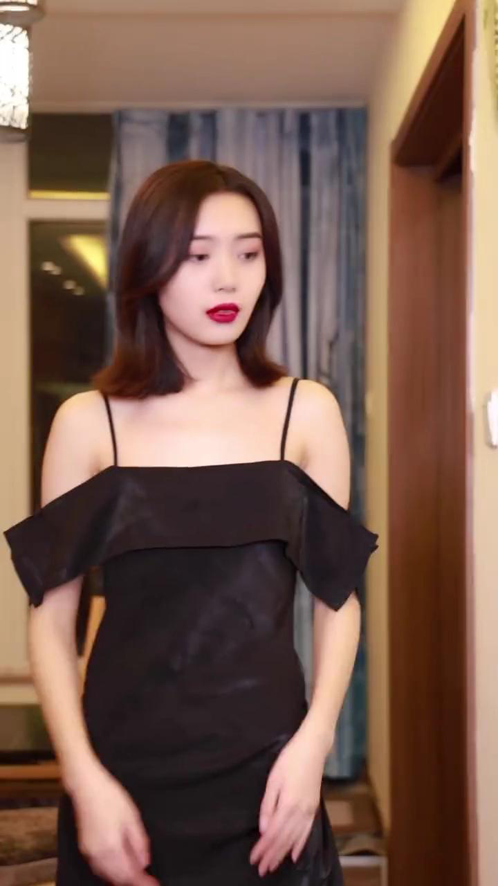这就是女生说的没有衣服穿？_高清