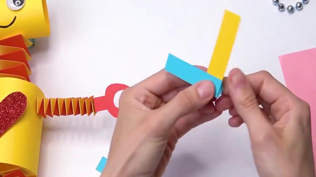 手工制作纸弹簧机器人玩具