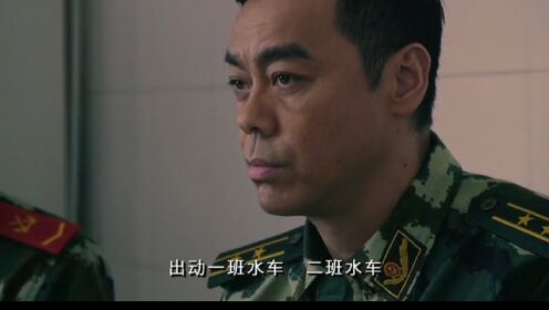 电影：刘青云遵守原则，不可以选择救谁，连老婆都不行。