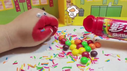 大嘴巴糖果屋系列：贪吃的小二吃菠萝棒棒糖，酸甜可口美极了