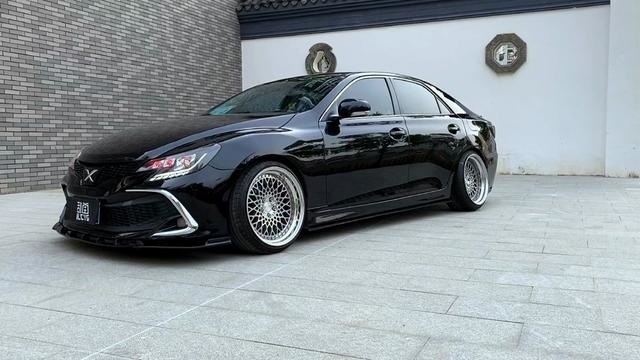 低趴姿态 #改装车文化 #锐志 #气动低趴 小时候想玩遥控车 长大也不