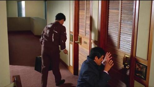 小偷潜入酒店被误认成总裁来巡察，一定要看到最后#吴汉耀 #经典港片 #喜剧电影
