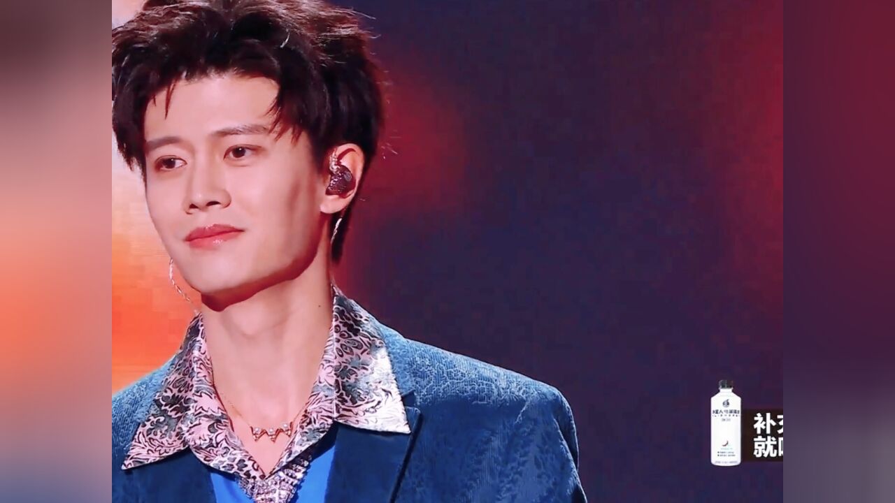 任嘉伦2023年元旦跨年《夕阳》