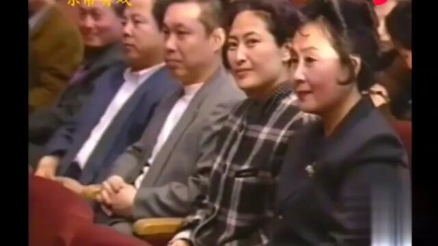 评剧里程碑人物:新凤霞1996年生病住院影像,谷文月前去探望