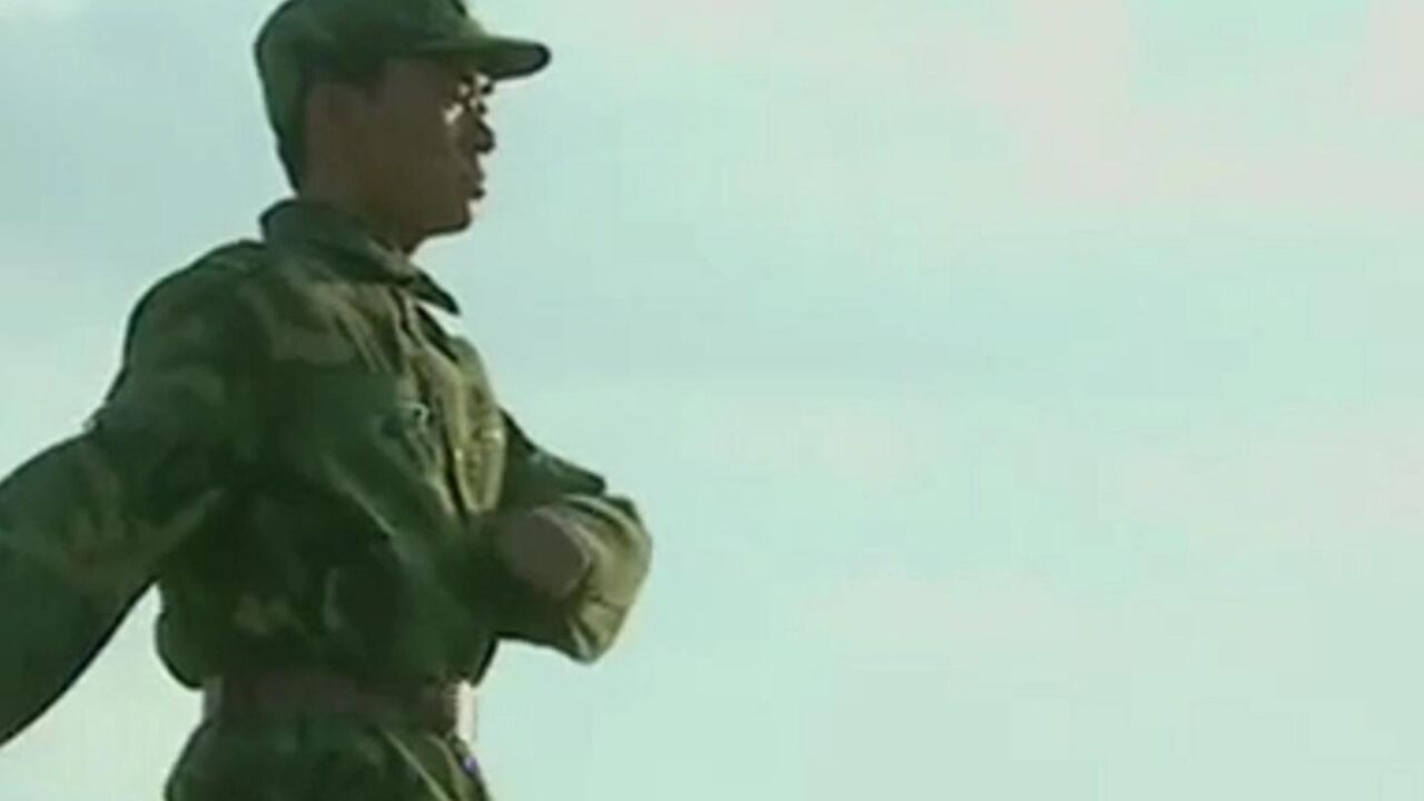 士兵突击P10:在草原五班备受排挤,格格不入的许三多被安排了一个看似不可能完成任务_高清1080P在线观看平台_腾讯视频