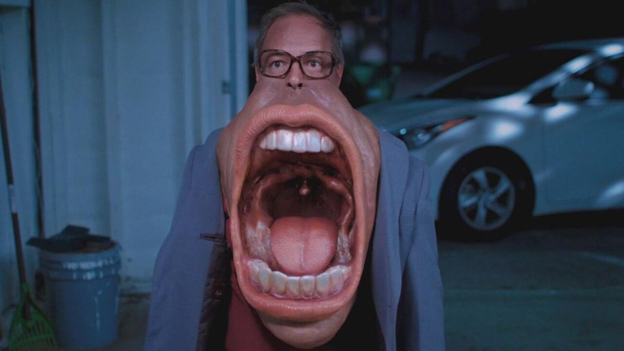 《大嘴食人魔》光天化日之下,大嘴怪竟在公园里吃人!_腾讯视频