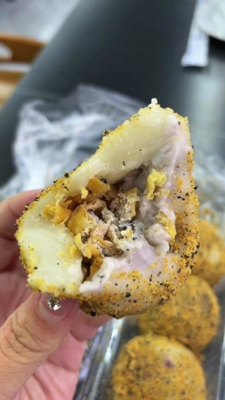 来漳州就要吃糯叽叽的麻糍呀!芋泥味的麻糍你一定要试试