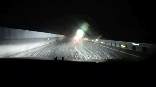 4号凌晨四点过,川藏线林芝墨竹工卡段大雪,拉林高速大雪#雪天出行注意安全 #318川藏线 #风雪夜归人 #拉林高速