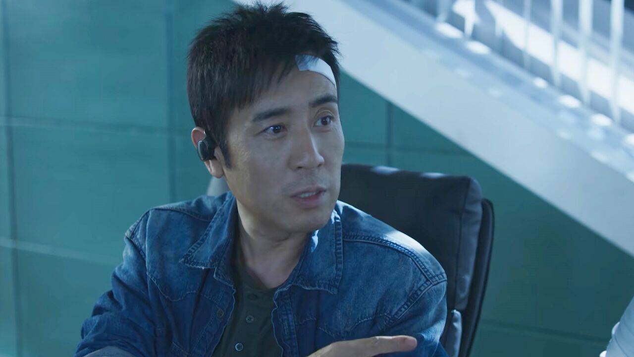 三体:史强大结局!为保护汪淼徒手接核弹,遭辐射患白血病牺牲