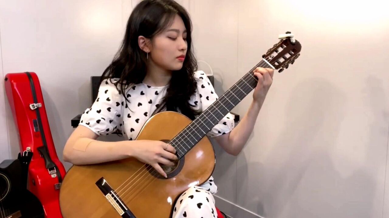 韩国复古风小姐姐弹奏古典吉他名曲《cavatina》尊的好温柔