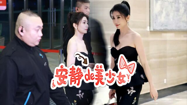 逆生长?贾静雯《乘风破浪4》路透图,穿深色裹胸套装挥手气质佳