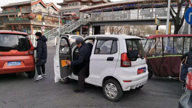 老年人驾驶三轮车、老年代步车,要不要驾照?交警再说最后一次