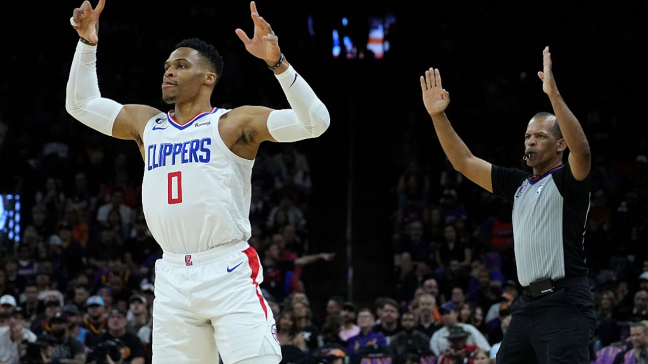 就是要发威!威少扣篮不进 下一回合抢进攻篮板空中半转身2 1