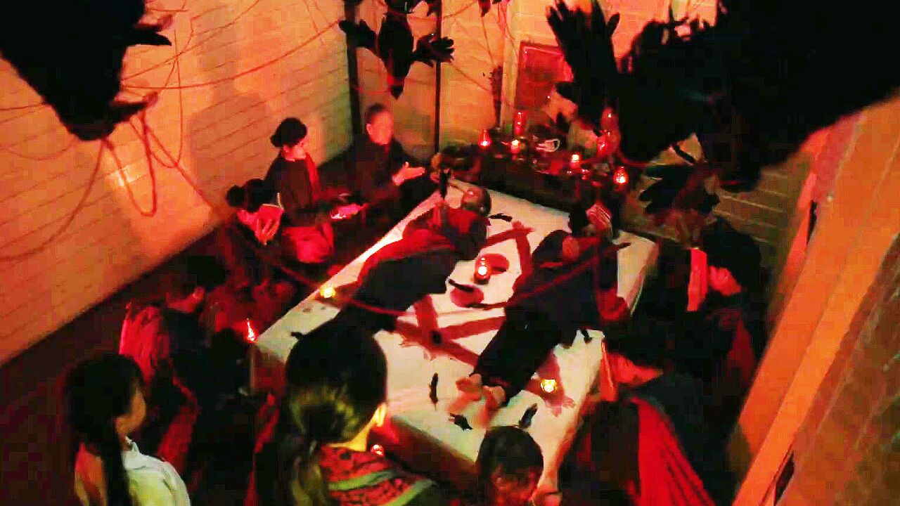 厉鬼将映导演!2023泰国邪教恐怖片《祭屋出租》预告,胆小慎看!