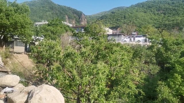 五一假期来到天津蓟州区盘山旅游,我们住的农家院景色真美,管吃管住一天150,大家说怎样