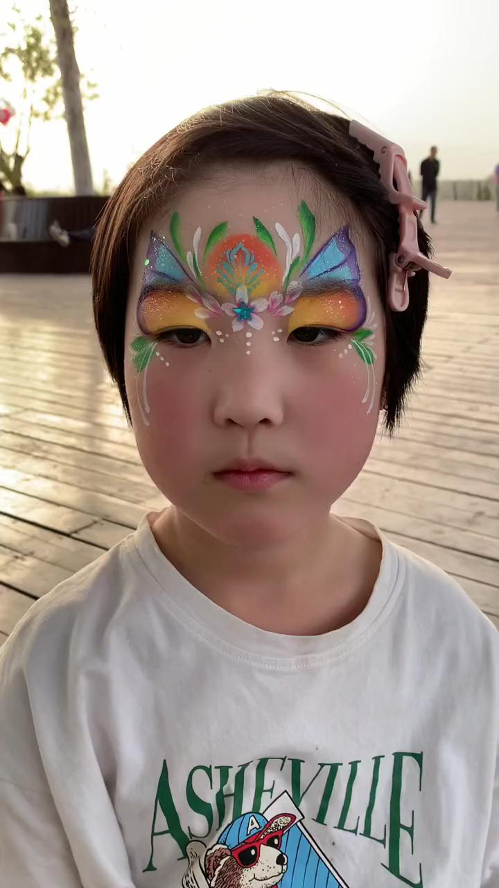 面部彩绘 公园画脸