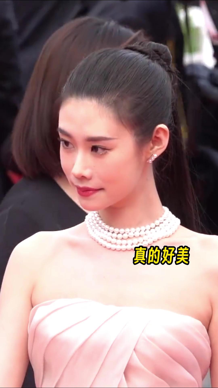 美妆博主程十安也去戛纳红毯了,程姐好牛