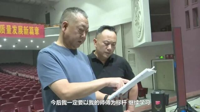 学习身边的榜样丨王汉卿:传承楚剧文化 演绎峥嵘岁月