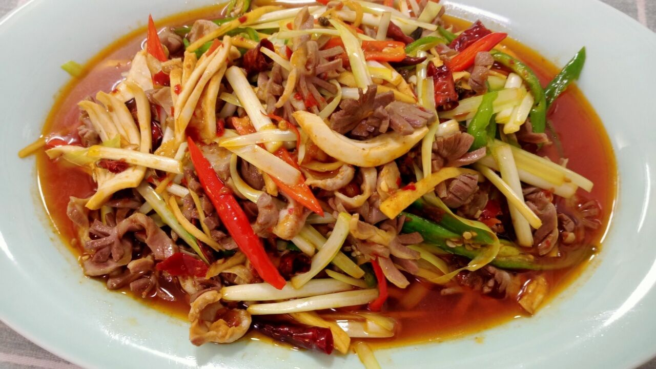 就这道火爆双脆,不仅下酒还很下饭,色相味俱全,做法简单易学