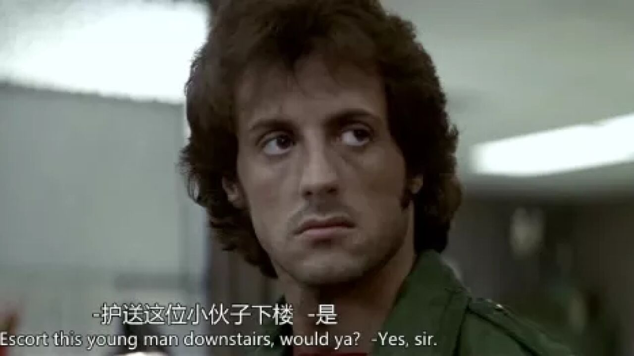 兰博在美国西北部的一个小镇上寻找他在越战中的战友,却发现他已经死于癌症。兰博沮丧地继续往前走,被当地的警长提斯威尔拦下,认为他是一个流浪汉 ...