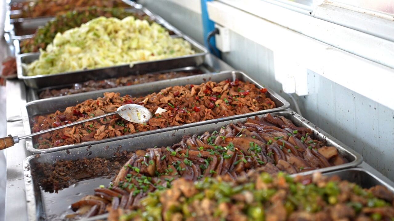 12元两荤两素工地食堂,饭管够吃饱,与学校公司比如何