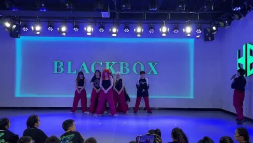#黑盒子导师秀 #黑盒子暑期集训 #黑盒子开业庆典 对不起、我已经听不到音乐声音了！现场太疯狂了！