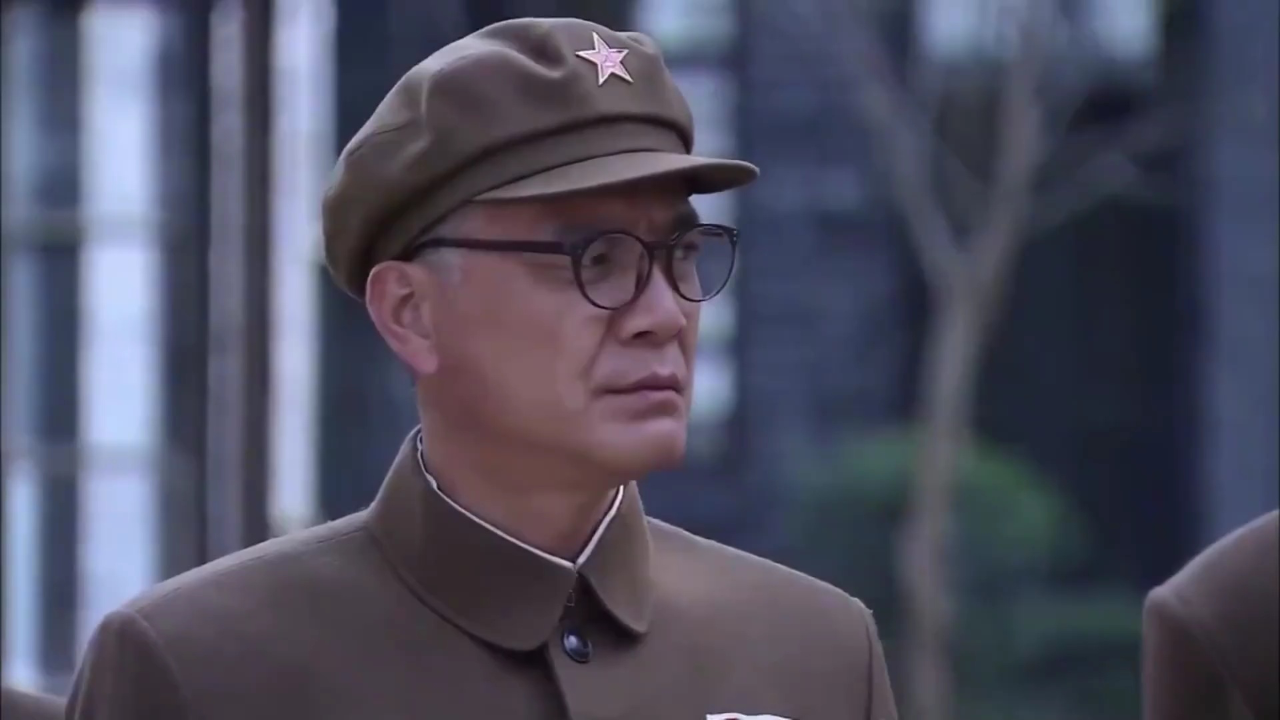 元帅:部队紧急集合,兵痞故意赖床不起,看刘元帅如何霸气处理