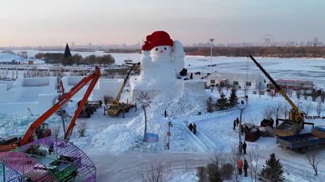 哈尔滨迎来今冬首个大雪人