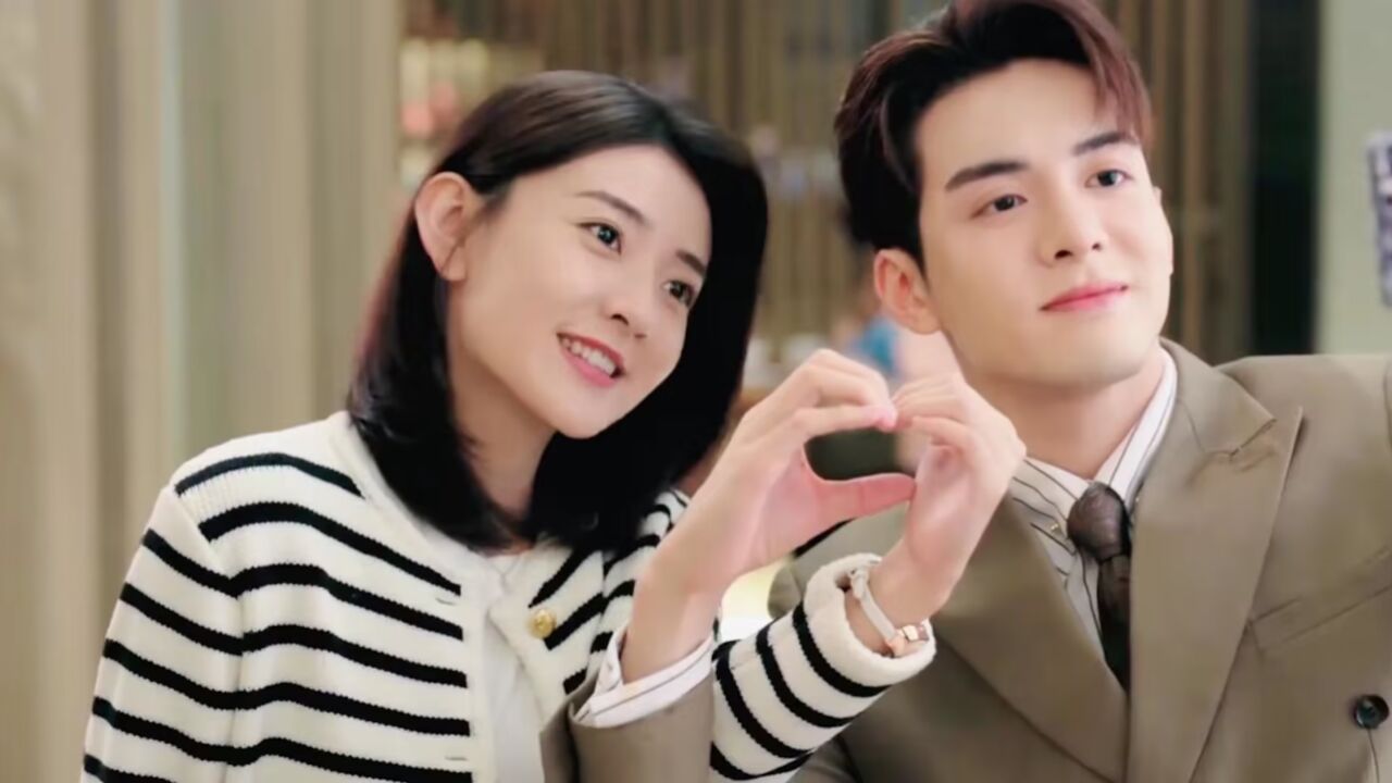 曾舜晞x梁洁上演搂腰吻,又甜又欲,猛击少女心,颜值控很满足!