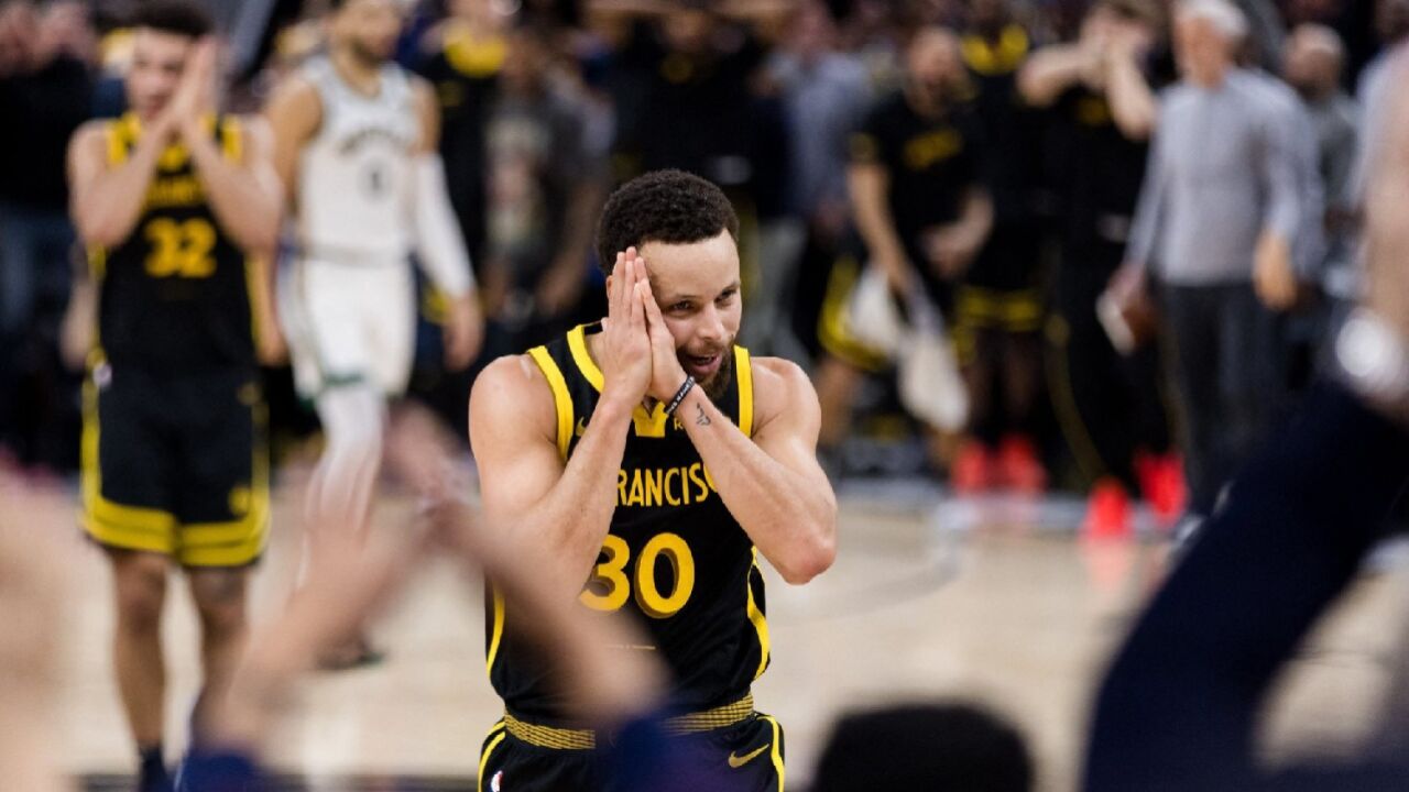 库昊时刻!库里关键三分一剑封喉 再度祭出晚安庆祝手势