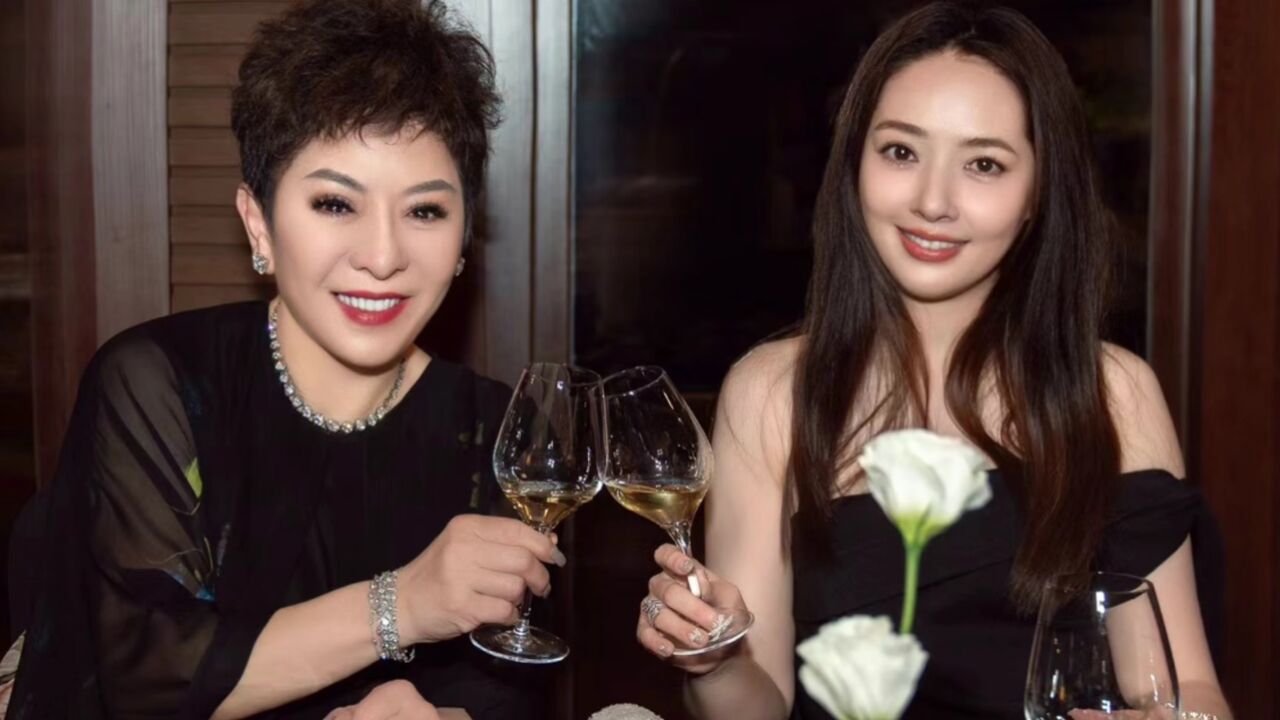 向太说和郭碧婷是闺蜜 两人搂腰互动关系超好