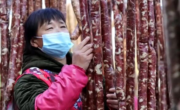 元旦假期将至,各地多种活动迎新年ⷮŠ沈阳:制作龙灯迎接2024