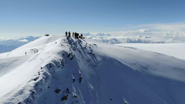 跨年发布 | 什么是登山?般马发布,2024年度登山品牌:山来