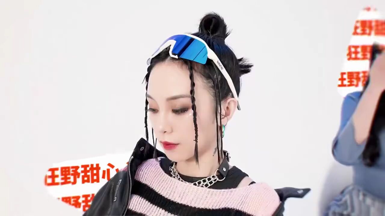 兄弟，你熟悉的那个麻豆传媒，将推出18+互动游戏：《这个面试有点硬》_高清