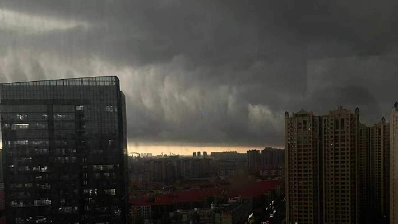 冰雹红色预警!多位网友拍到强对流云团过境南昌:黑云压城如科幻特效