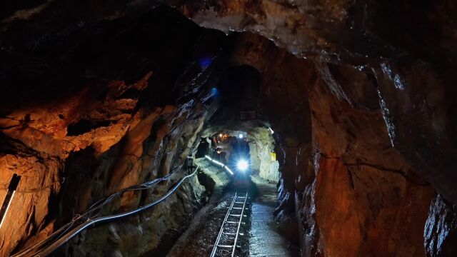 大杭州首个矿洞小火车来啦就在大明山