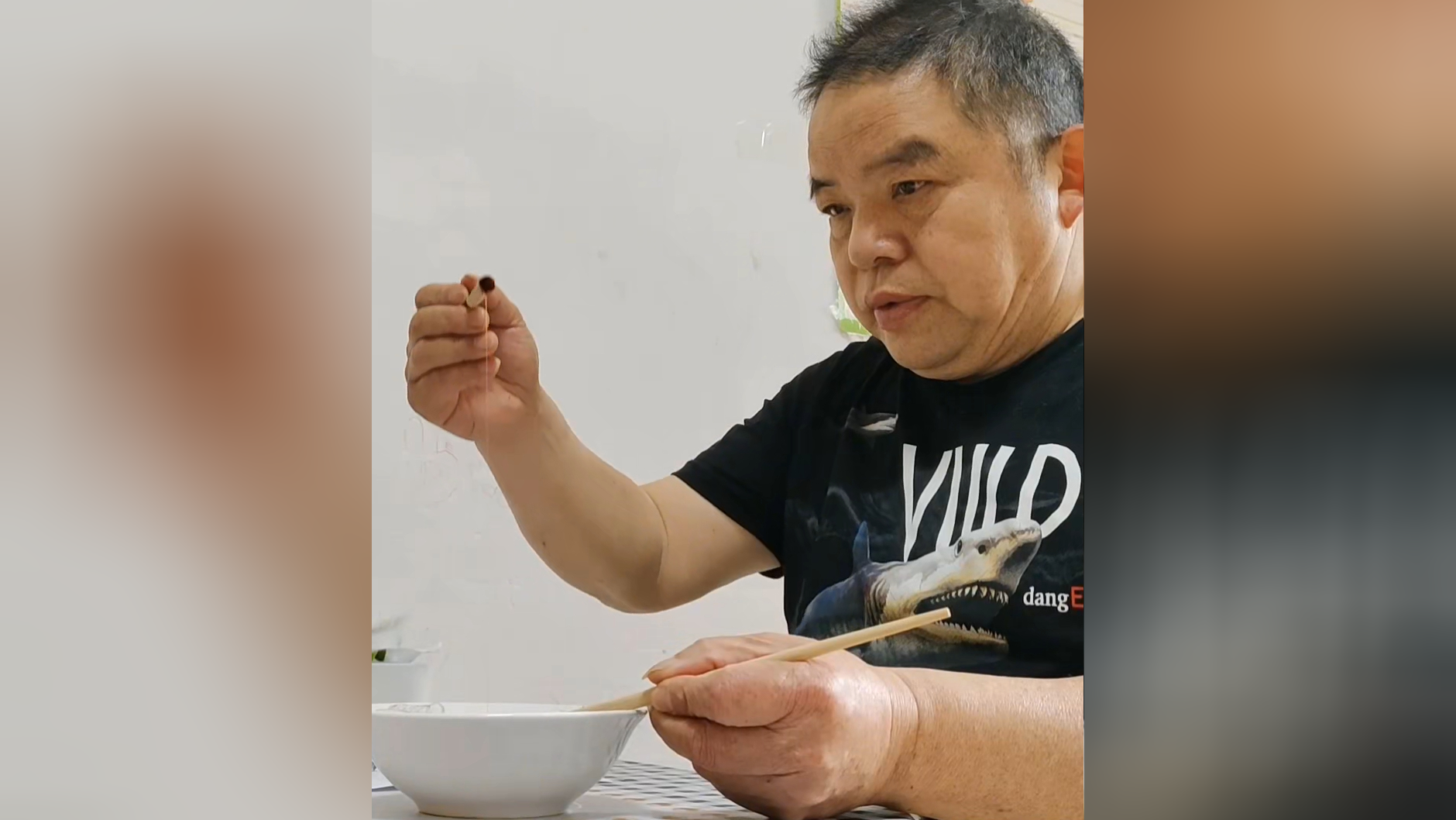 长沙湘菜大师26年练绝活,一勺白糖拔丝31.8米破吉尼斯世界纪录