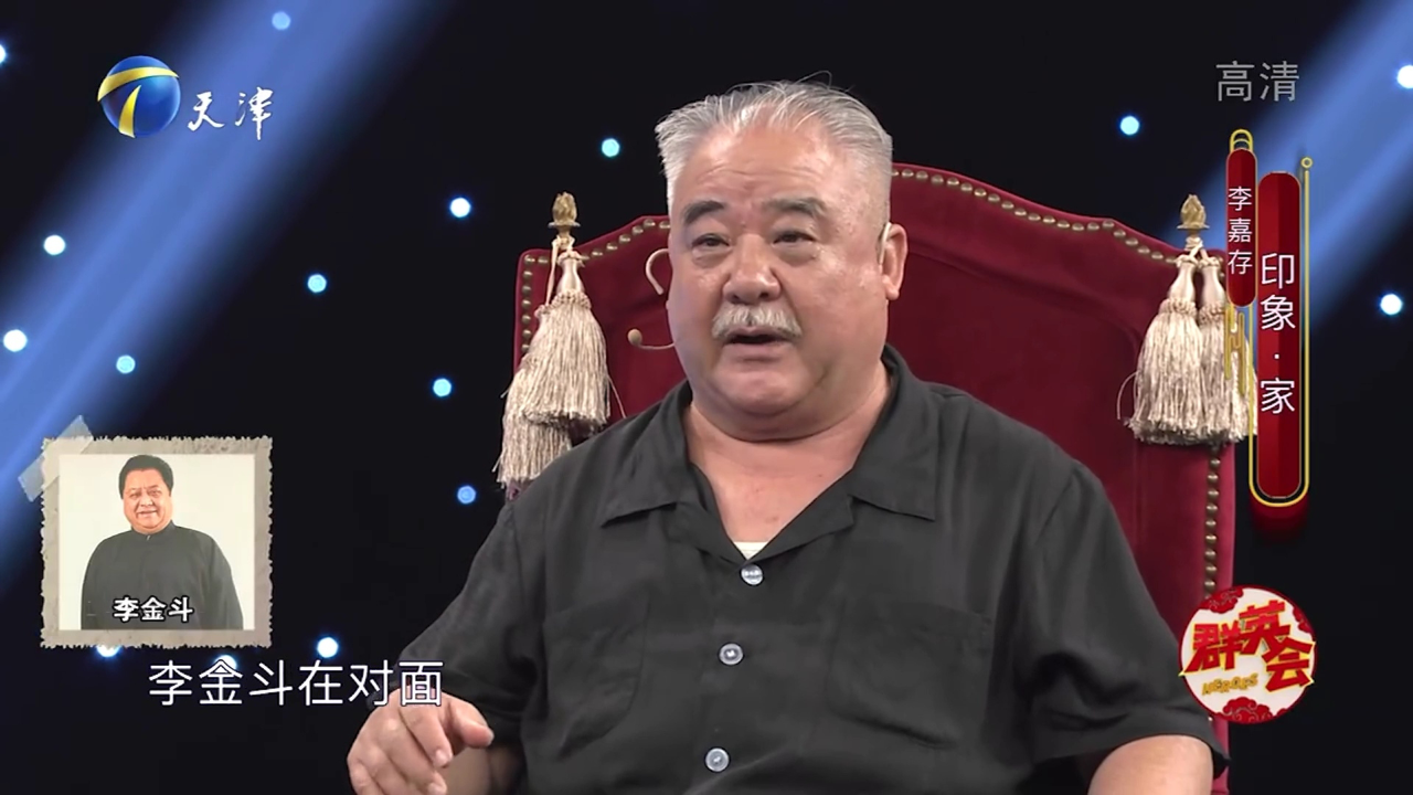 李嘉存老师展示摔跤技艺,裘英俊蹲一会腿就酸了