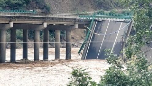 陕西一公路桥梁垮塌已致11人遇难 仍有30余人失联