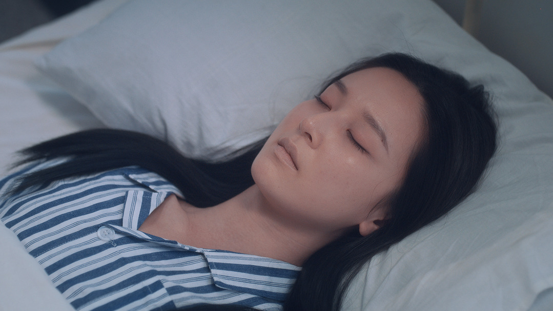 白月光伤重昏迷,穿越男病床前情绪崩溃