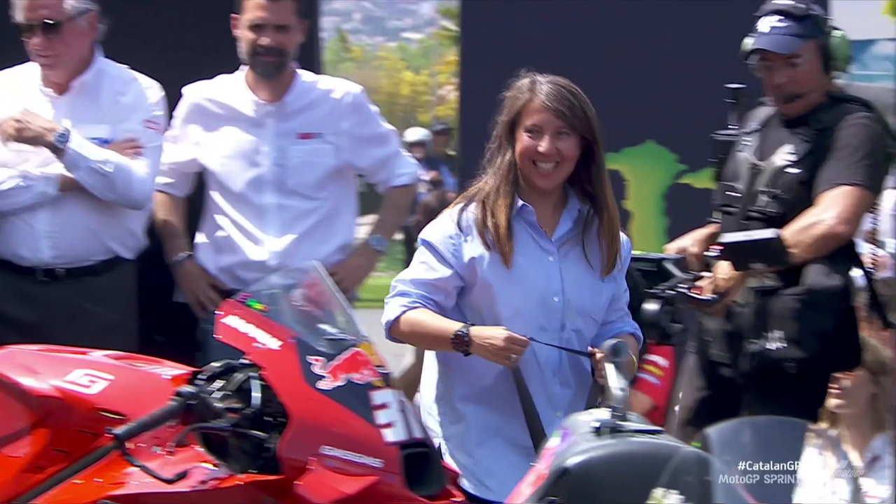 【颁奖】大e夺得冲刺赛头名 马克·马奎斯 阿科斯塔分列二三名