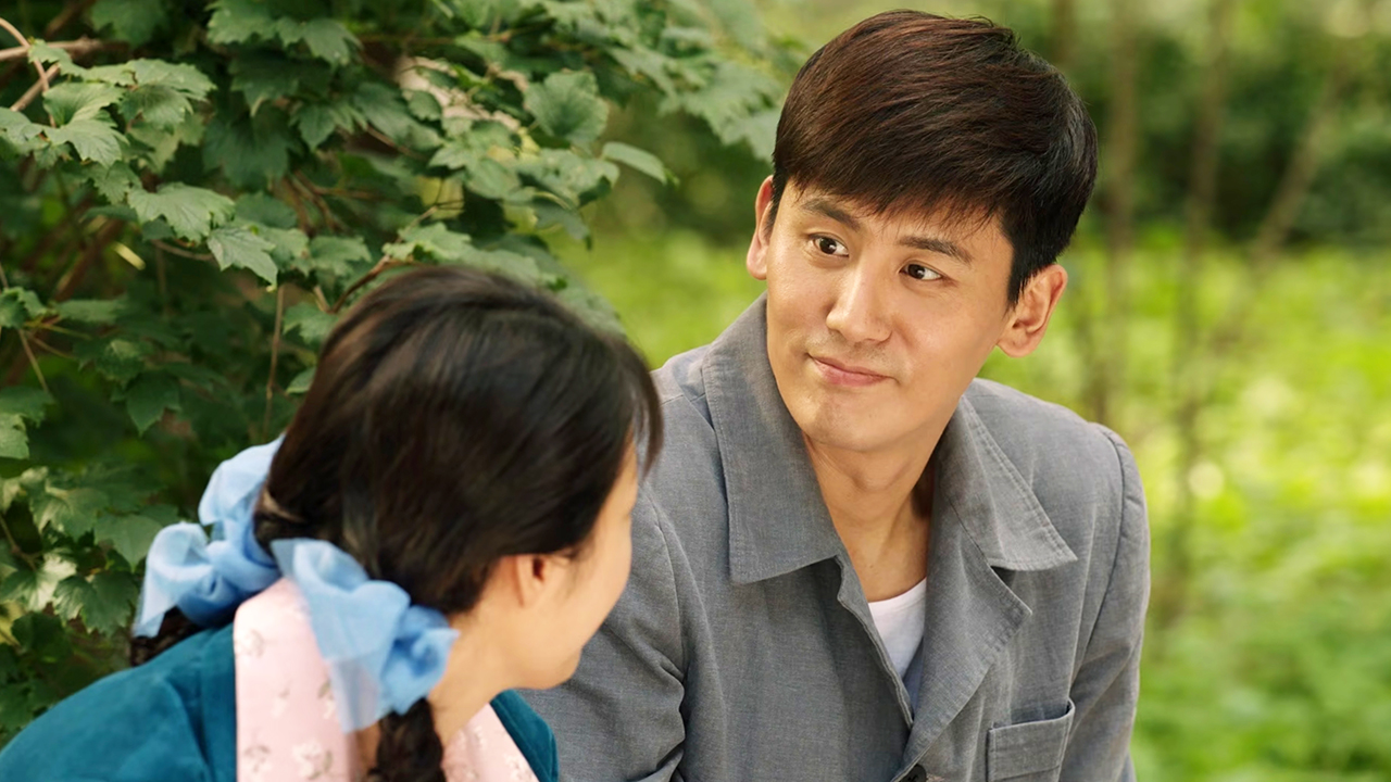 新一年又一年丨女友考上大学反而冷落男友!小伙在一旁五味杂陈