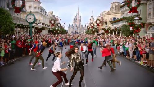 Jolly to the Core (Disney Parks Presents: A Descendants Magical Holiday Celebration)