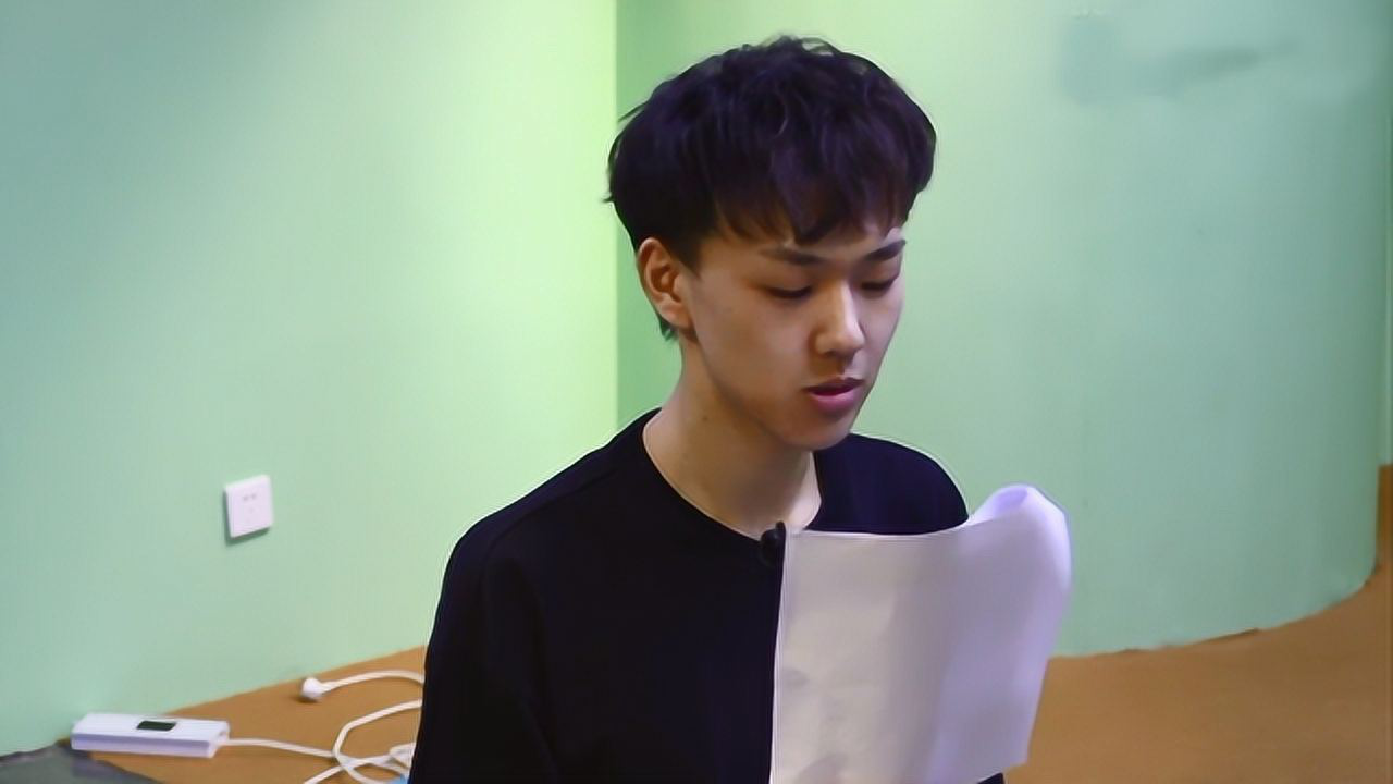 【明日之子养成记】变身欢脱燚,田燚练习室唱摇滚找狂野的感觉