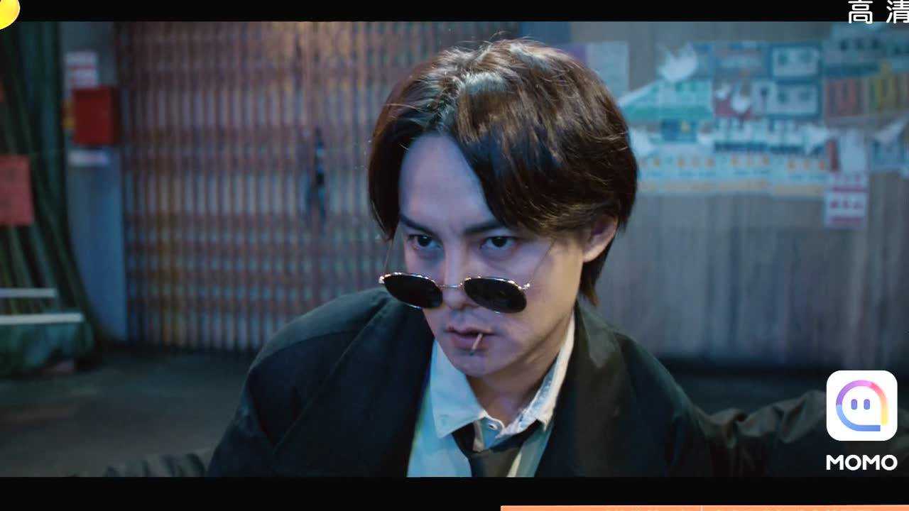 尹正墨镜风衣跳霹雳舞又潮又帅,叼牙签的镜头太酷