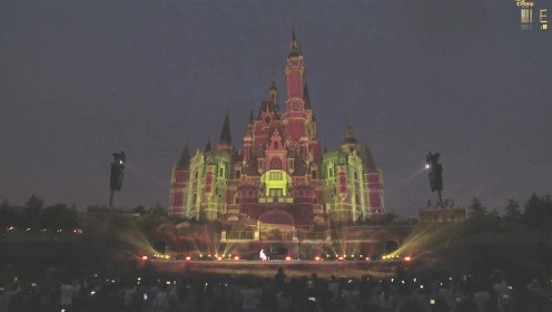 画面太美！郎朗迪士尼城堡前激情演绎《狮子王》主题曲