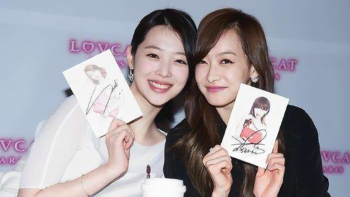 雪莉去世后宋茜首露面,飞韩国吊唁满脸悲伤