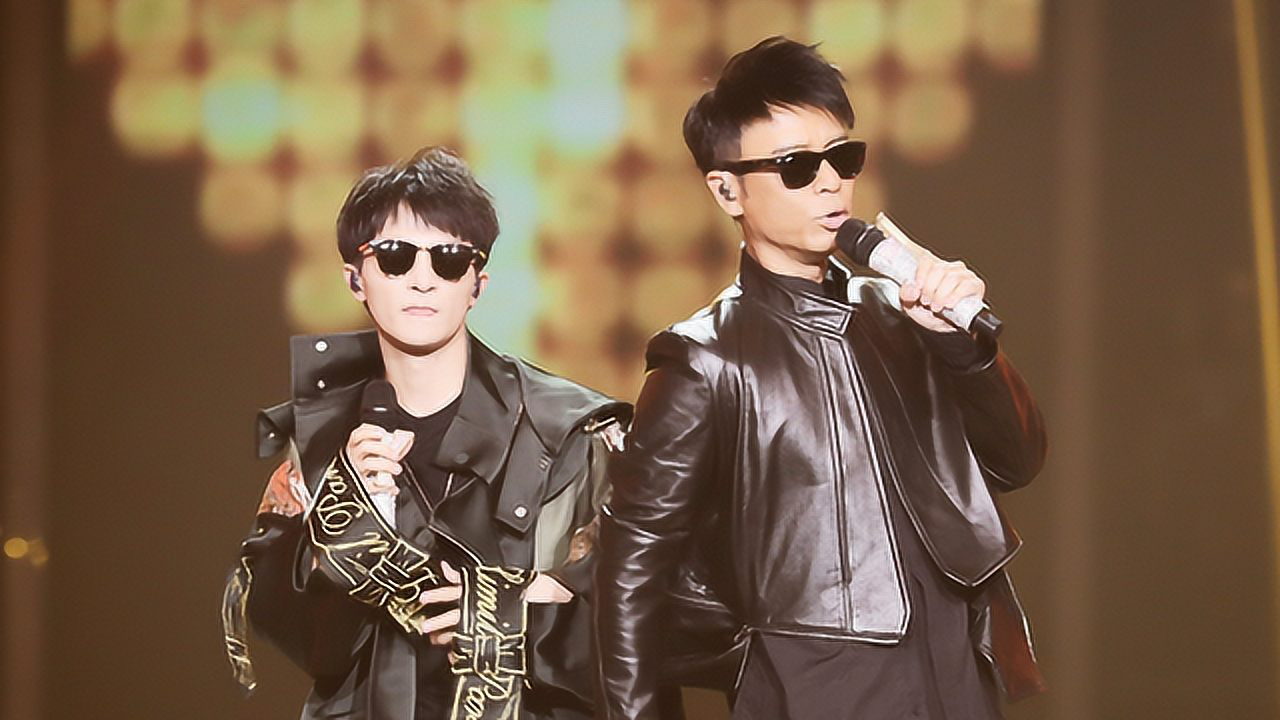 【舞台】周深李克勤《野狼disco》混搭《红日》,城会玩!