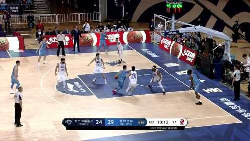 《北京男篮》防不胜防 林书豪二次进攻出其不意轻松上篮